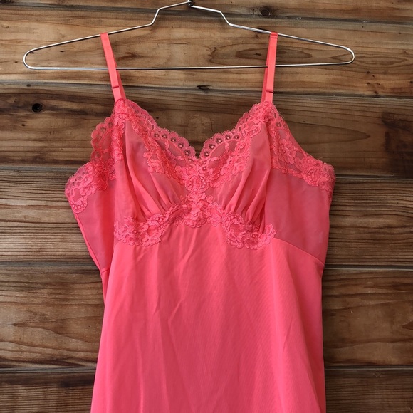 Vintage 60’s/70’s Pink Lace Nylon Slip - Picture 6 of 7